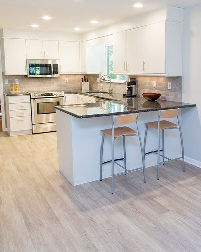 Kitchen-Vinyl-Wood-and-tile-backsplash